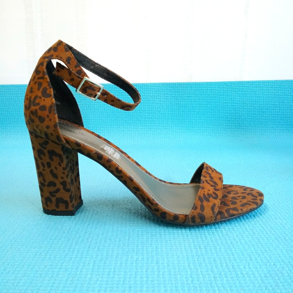 NEW Worthington Leopard Animal Print Heels Peep Toe Sandals Size 8.5 M